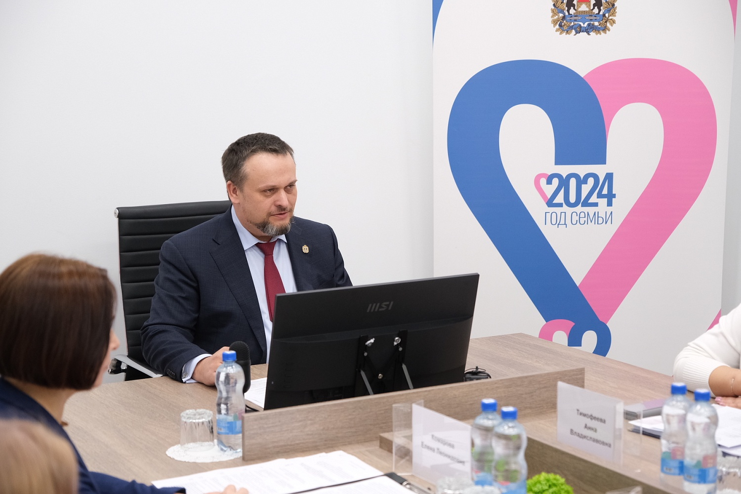 Семьям из трех районов Новгородчины вручили жилищные сертификаты