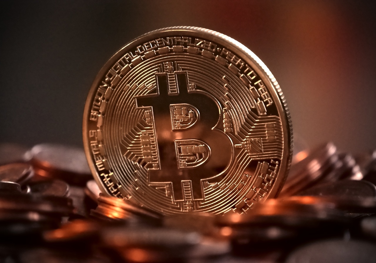 Биткоин подорожал до 100 тыс. долларов впервые с февраля 2025 года
