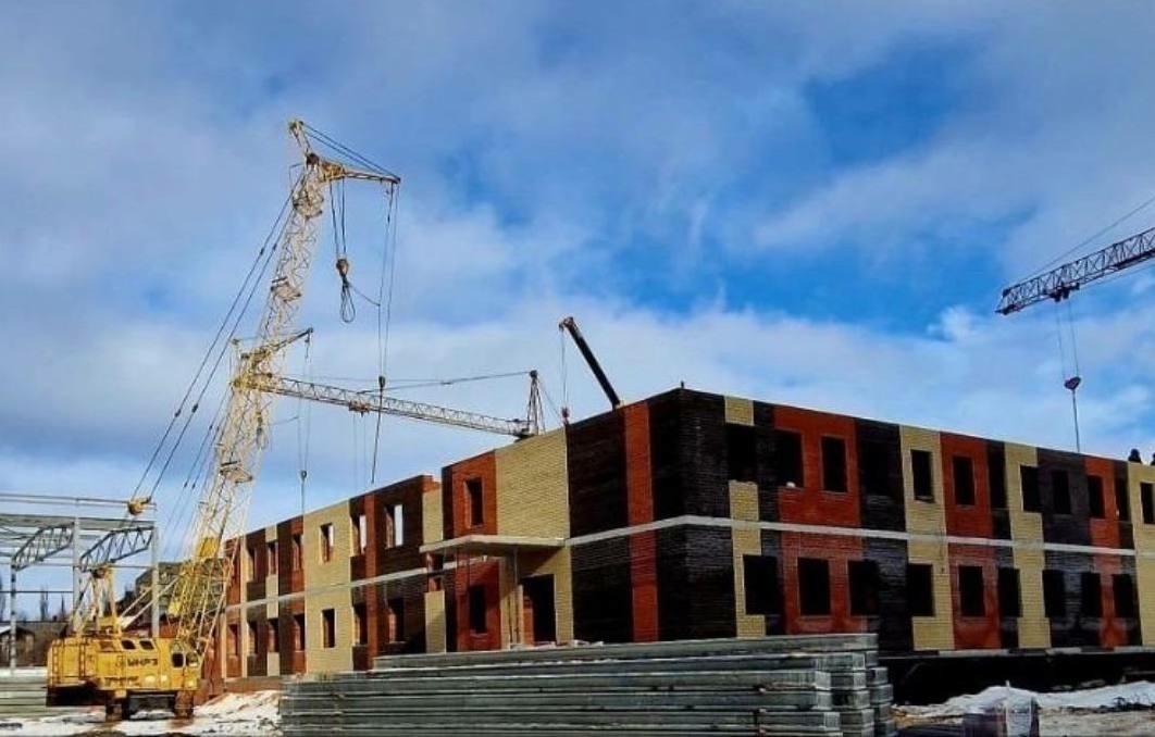 Школу на 800 мест продолжают строить в Волгограде 