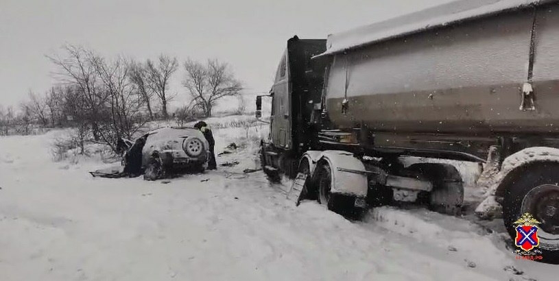 Страшная авария под Волгоградом унесла жизнь одного человека 