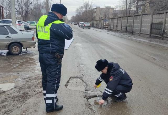 Состояние дорог проверили на севере Астраханской области 