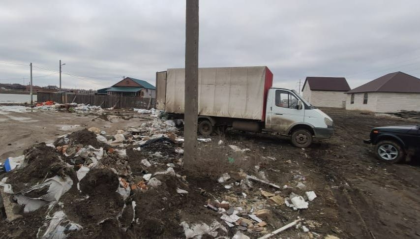 Водителей двух «Газелей» накажут за сброс отходов на астраханскую почву 