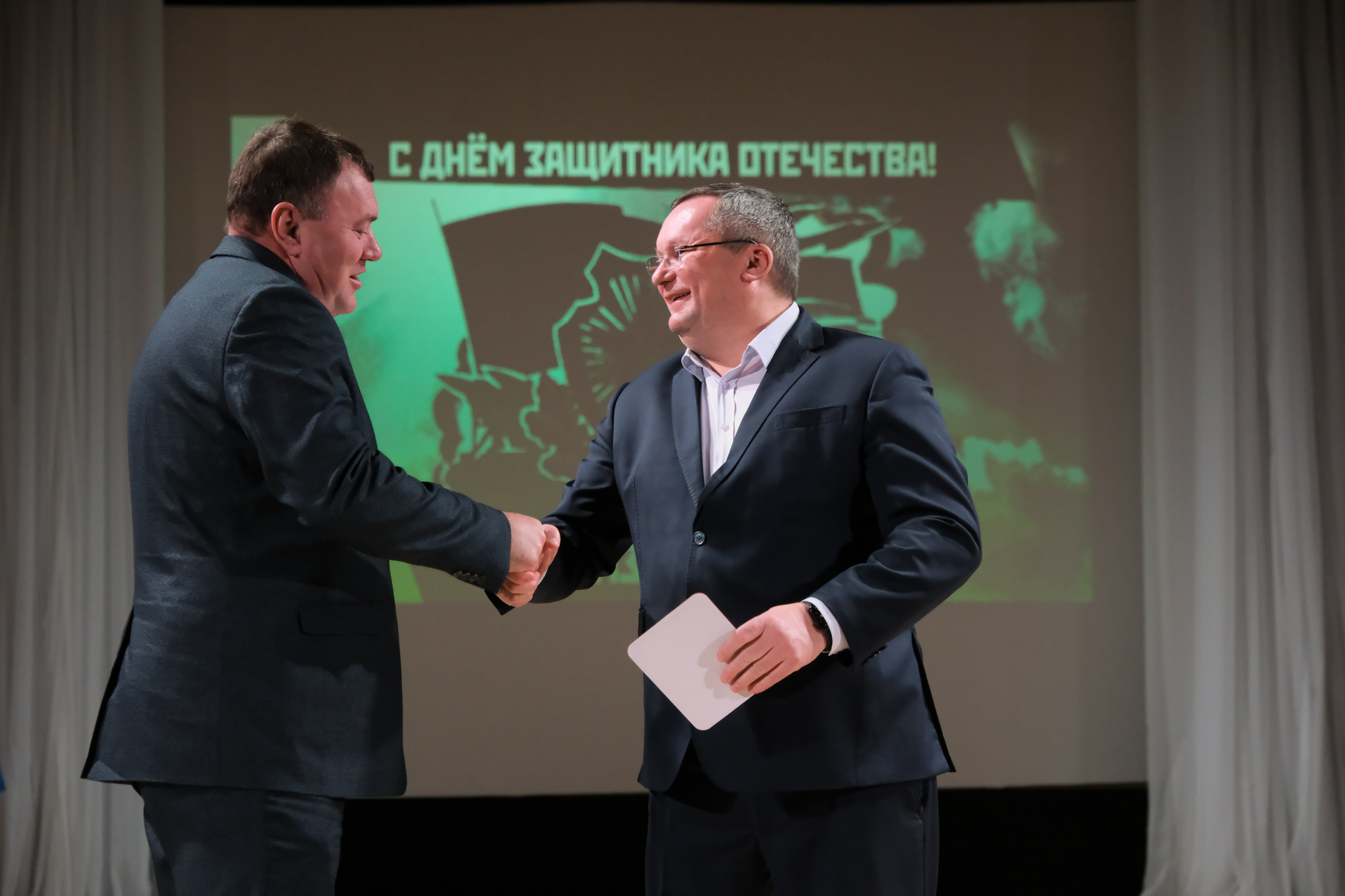 Игорь Мартынов поздравил камызякцев с Днем Защитника Отечества 