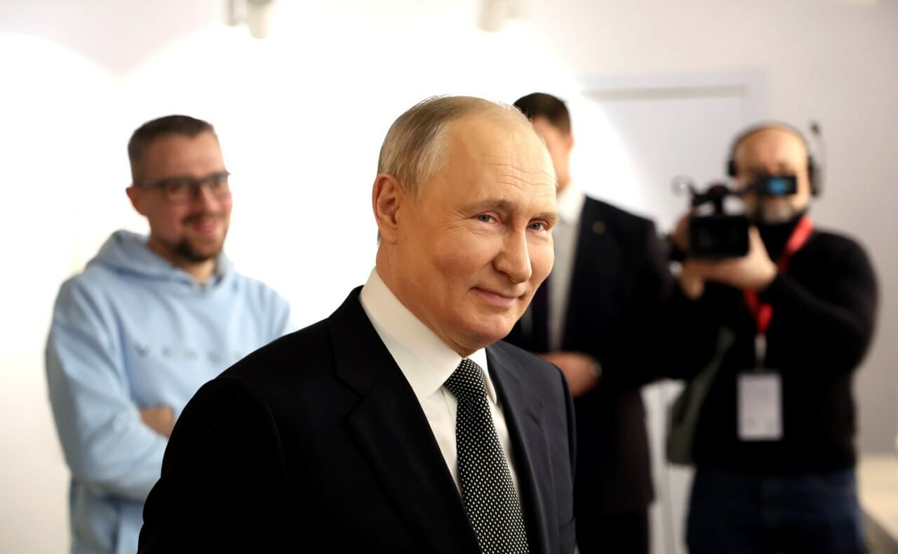 Notizie Virgilio: Путин необычным образом повел себя в присутствии студентки из Италии