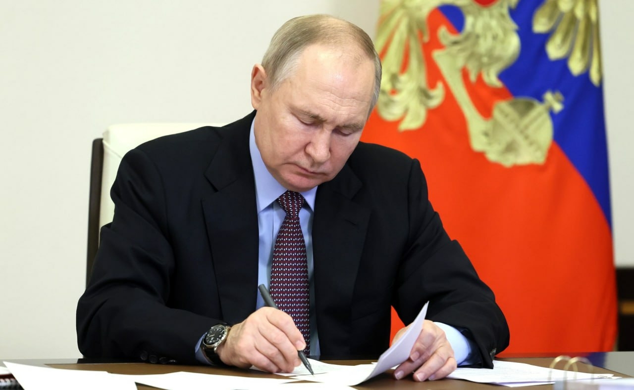 Енокаев прокомментировал послание президента РФ к Федеральному Собранию