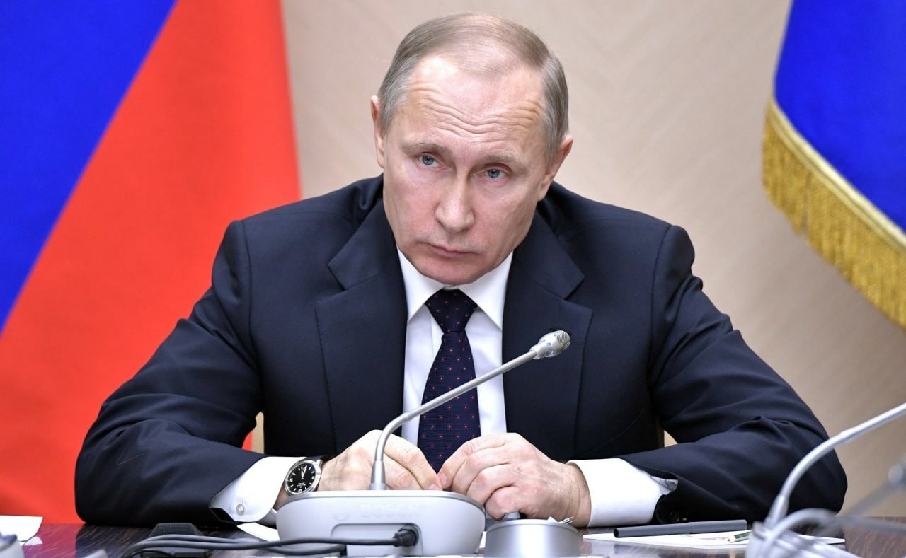 Путин призвал повысить выплаты медикам в селах