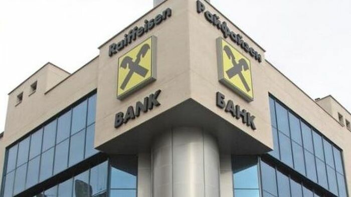 Российский Райффайзен блокирует платежи в долларах с 10 июня