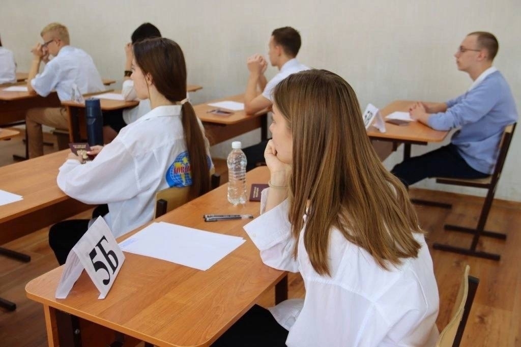 Выпускники смогли набрать 100 баллов благодаря пересдаче ЕГЭ