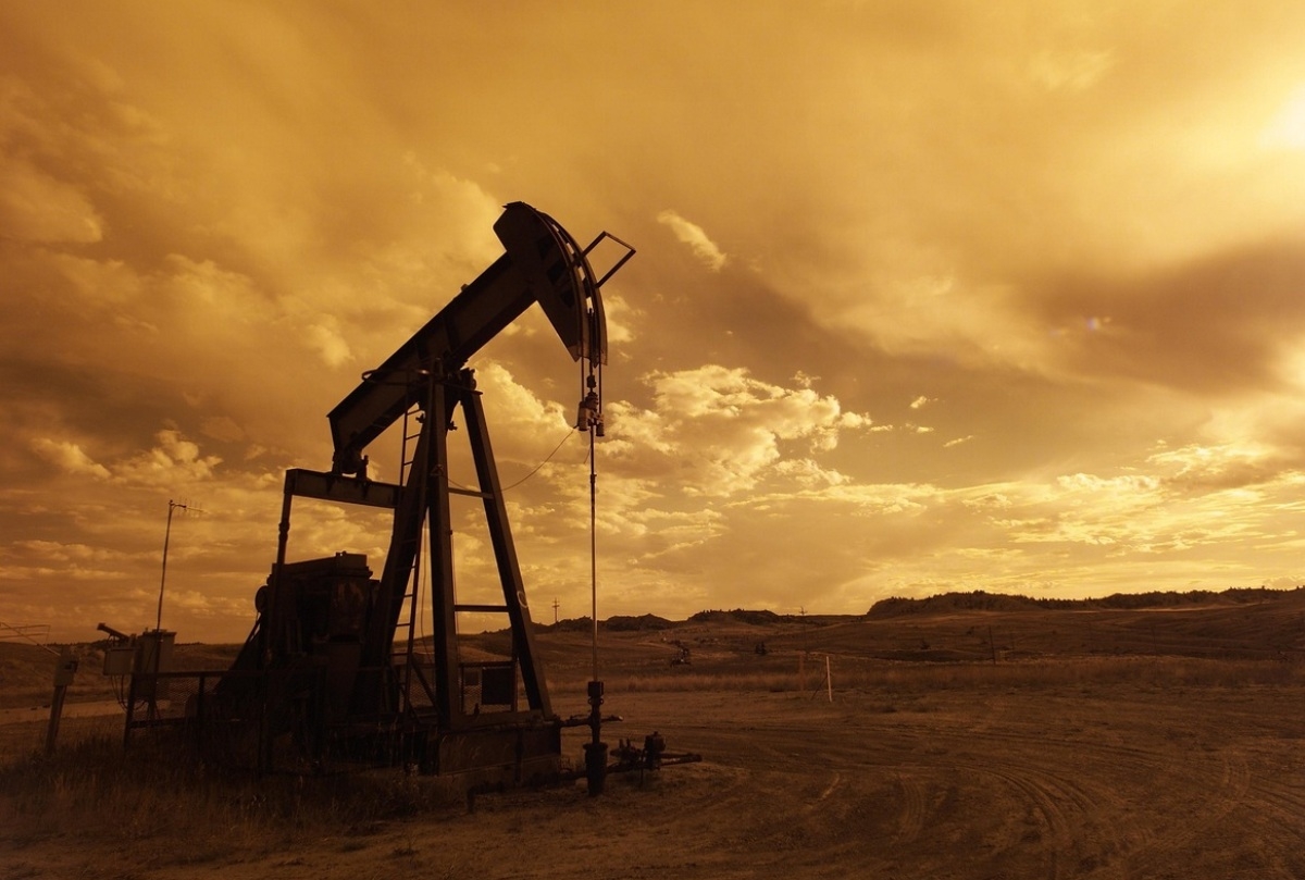 Bloomberg: нефть подешевела до $70,73 после введения пошлин Трампа