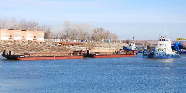 «Стройлидерплюс» в Астрахани спустил на воду две шаланды проекта FPHB1