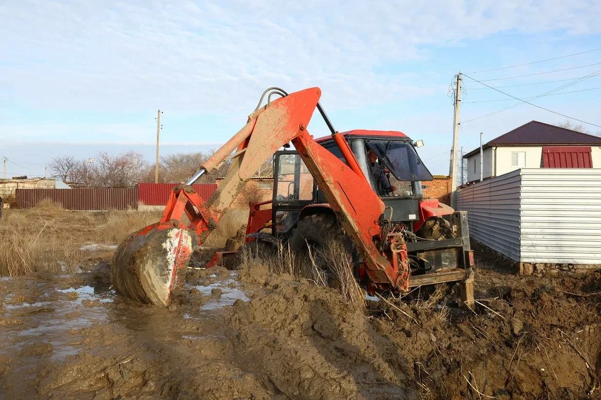 Прокуратура проверит бездействие властей и водоканала в Володарском районе