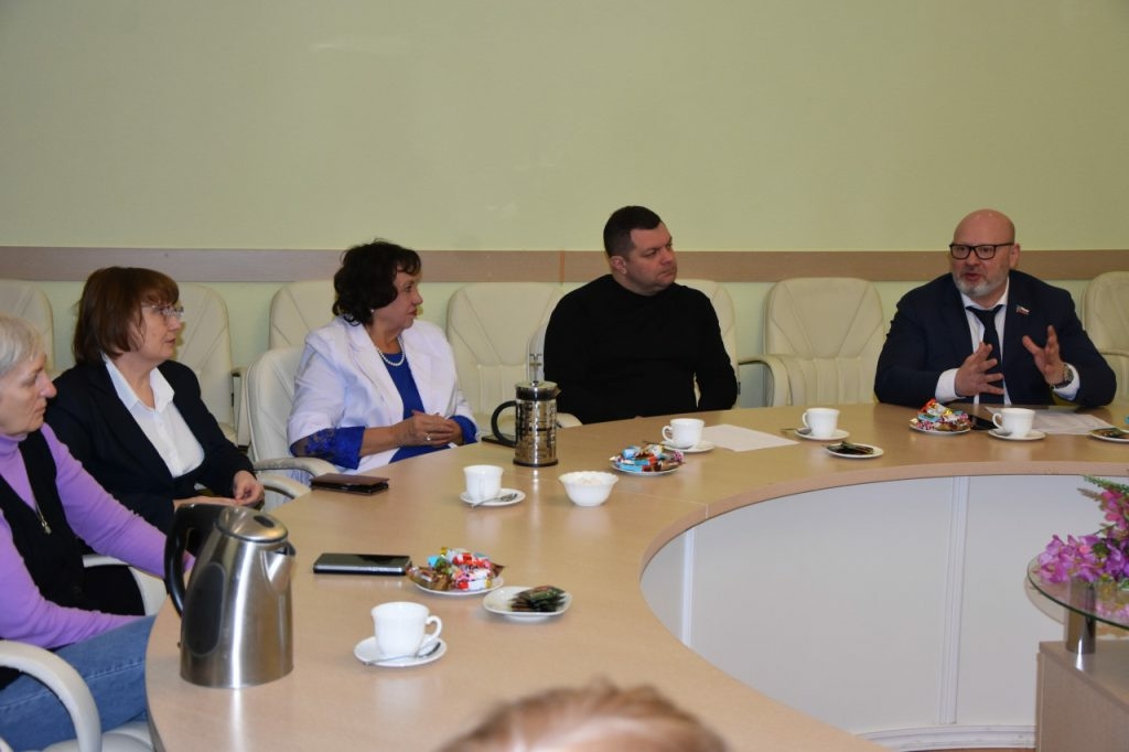 Представители Гордумы наградили волонтеров и участников подразделения «ВИХРЬ»