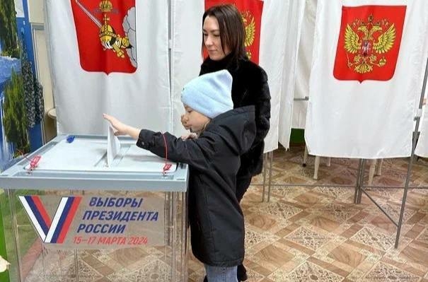 Мобильные бригады решают обращения петербургских УИК
