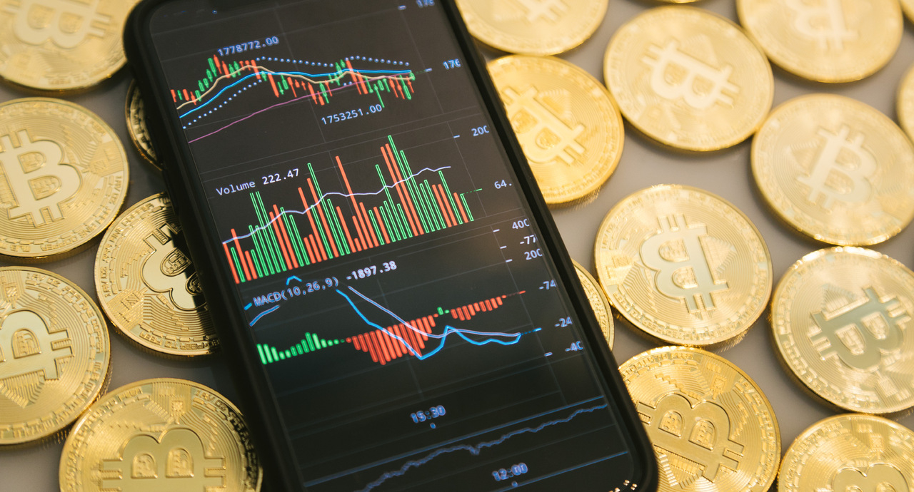 Антонов: курс биткоина упал в преддверии решения ФРС США по ставкам