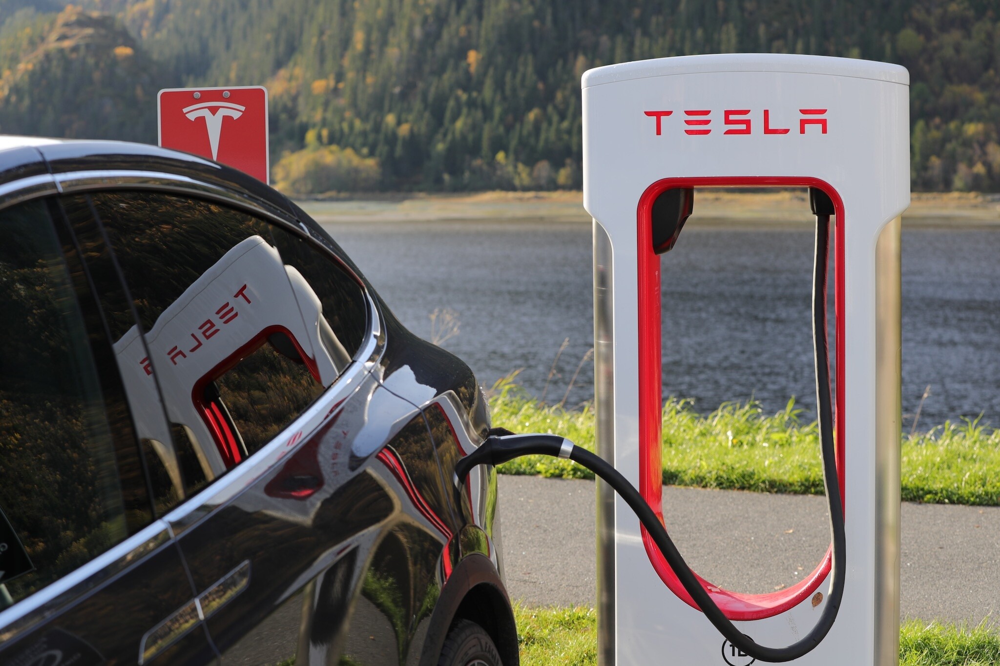 Tesla вышла из десятки самых дорогих американских компаний
