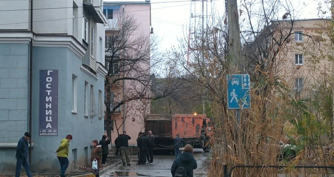 Жильцы дома, рухнувшего в Астрахани на площади Вокзальной, начали получать компенсации