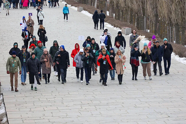 Гостей Всемирного фестиваля молодежи в Волгограде знакомят с историей