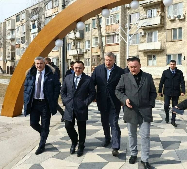 Глава федерального Минстроя Ирек Файзуллин осмотрел строительные объекты в Астрахани 