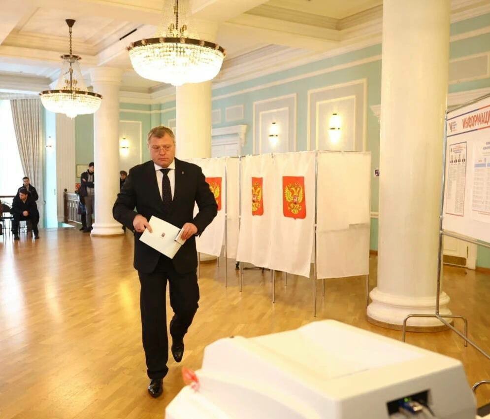 Игорь Бабушкин первым в Астраханской области проголосовал на выборах президента 
