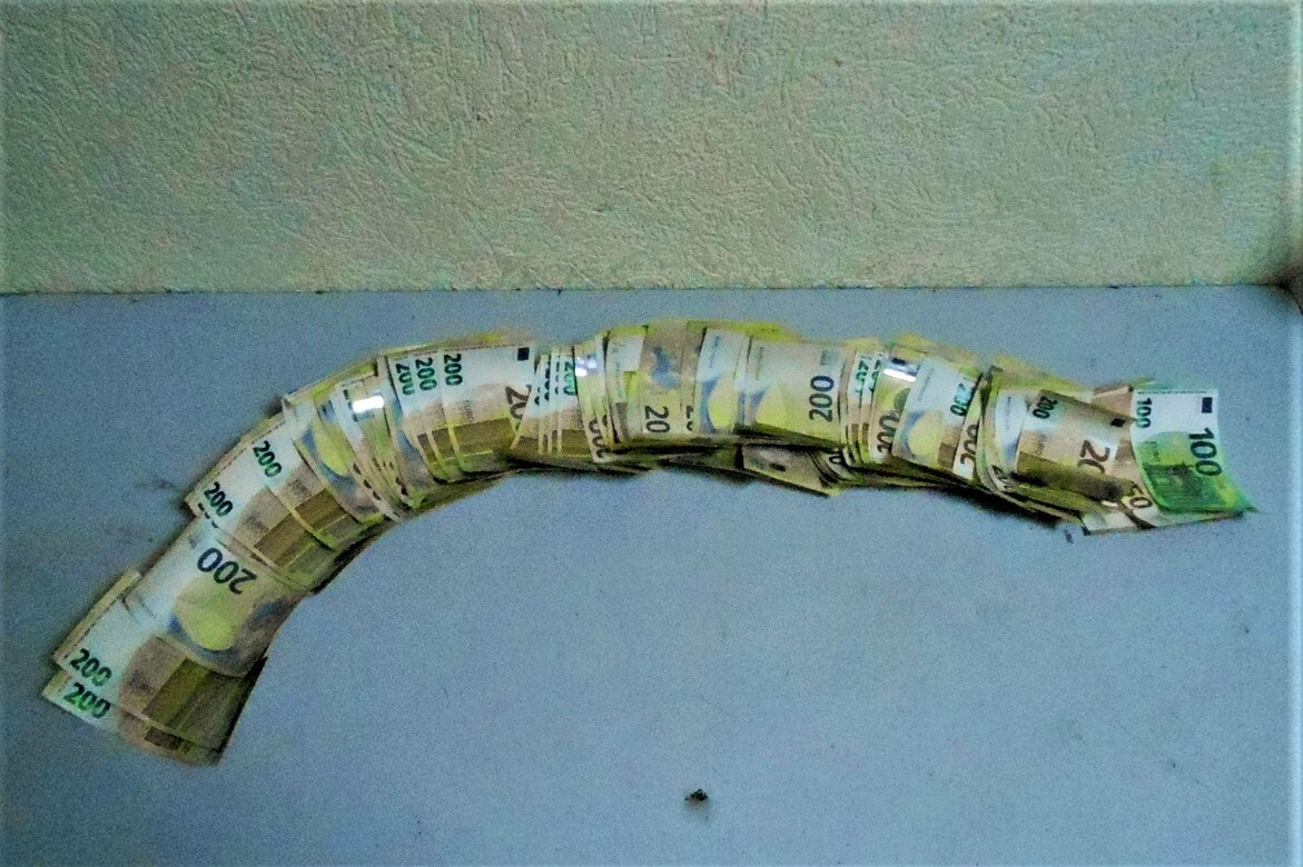 Из Баку в Астрахань пытались незаконно ввезти 2 тысячи евро