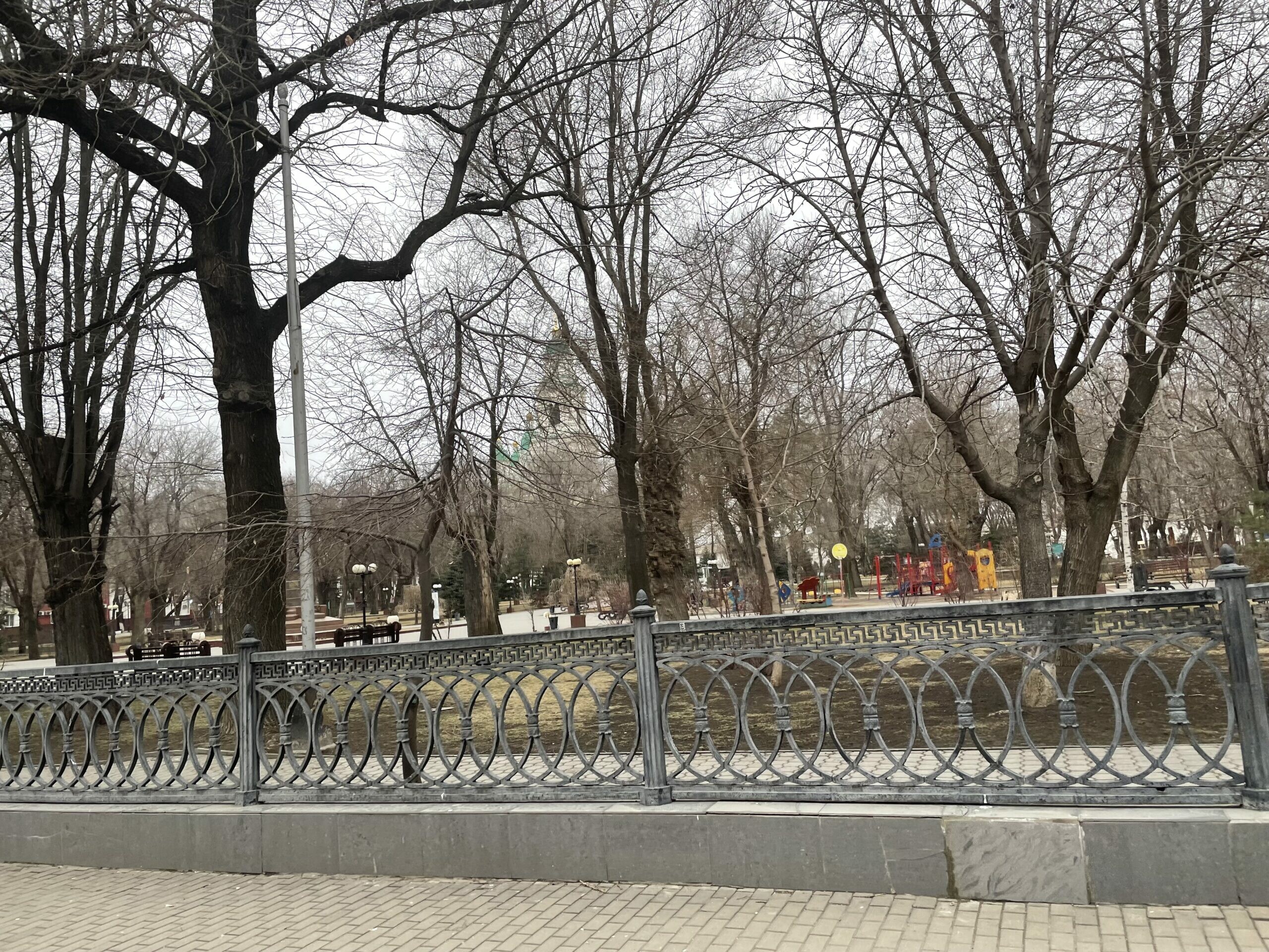 В Астрахани по предписанию УФАС снесли конструкцию около «Точно-Сочно»