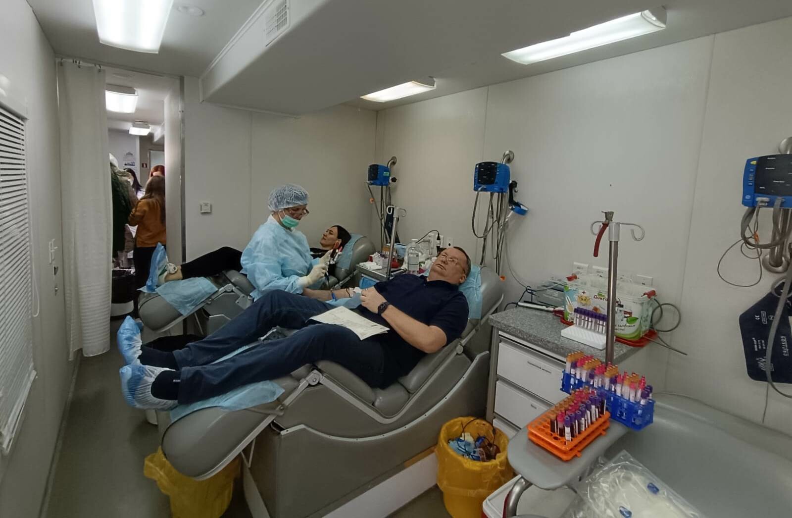 Игорь Мартынов сдал кровь для пострадавших в трагедии в Красногорске