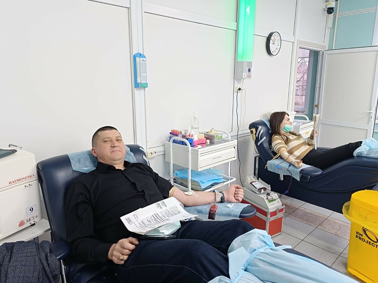 Сотрудники Думы Астраханской области продолжают сдавать кровь в поддержку пострадавших в трагедии в Красногорске