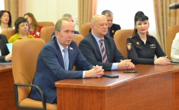 Игорь Седов поблагодарил за работу силовиков, ветеранов и общественников 