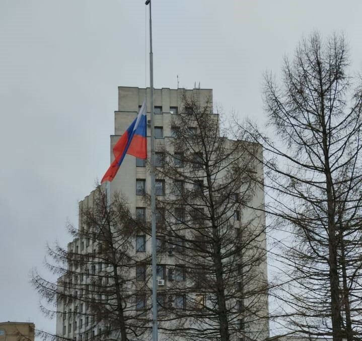 В Волгоградской области на административных зданиях приспустили флаги