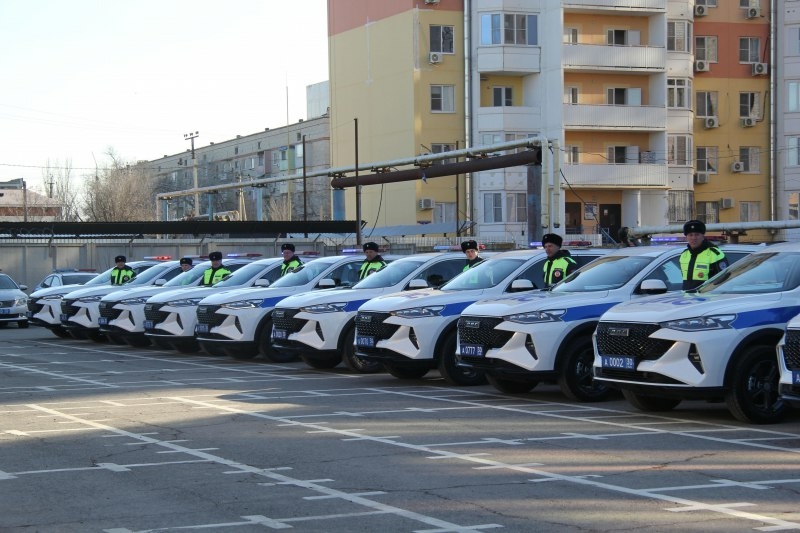 В Астрахани госавтоинспекторам вручили 13 новых автомобилей Haval