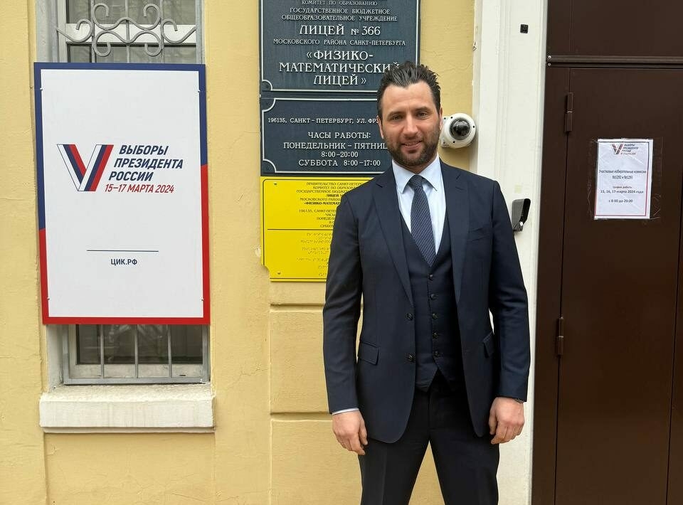 Главный тренер ХК СКА Роман Ротенберг проголосовал на выборах президента РФ