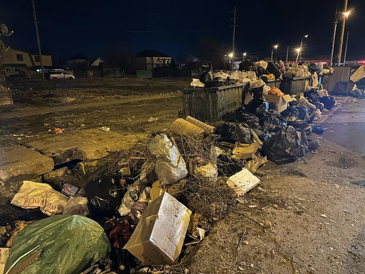 Порядка 17 тонн мусора вывезли с одной контейнерной площадки в Астрахани