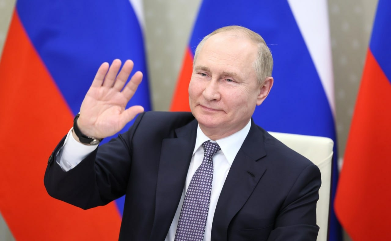 АБН24: Путин необычно себя повел, получив прощальный подарок от Байдена