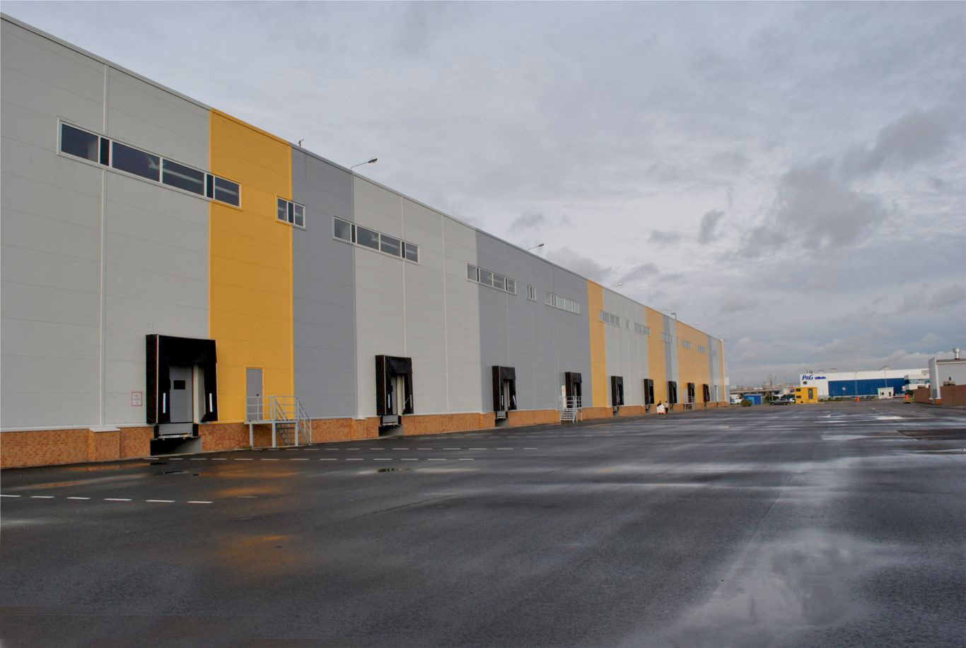 Raven Russia продаст три бизнес-центра в Санкт-Петербурге