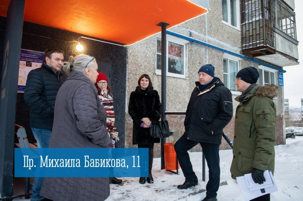Главы округов отчитались о выполнении поручений от граждан Мурманска