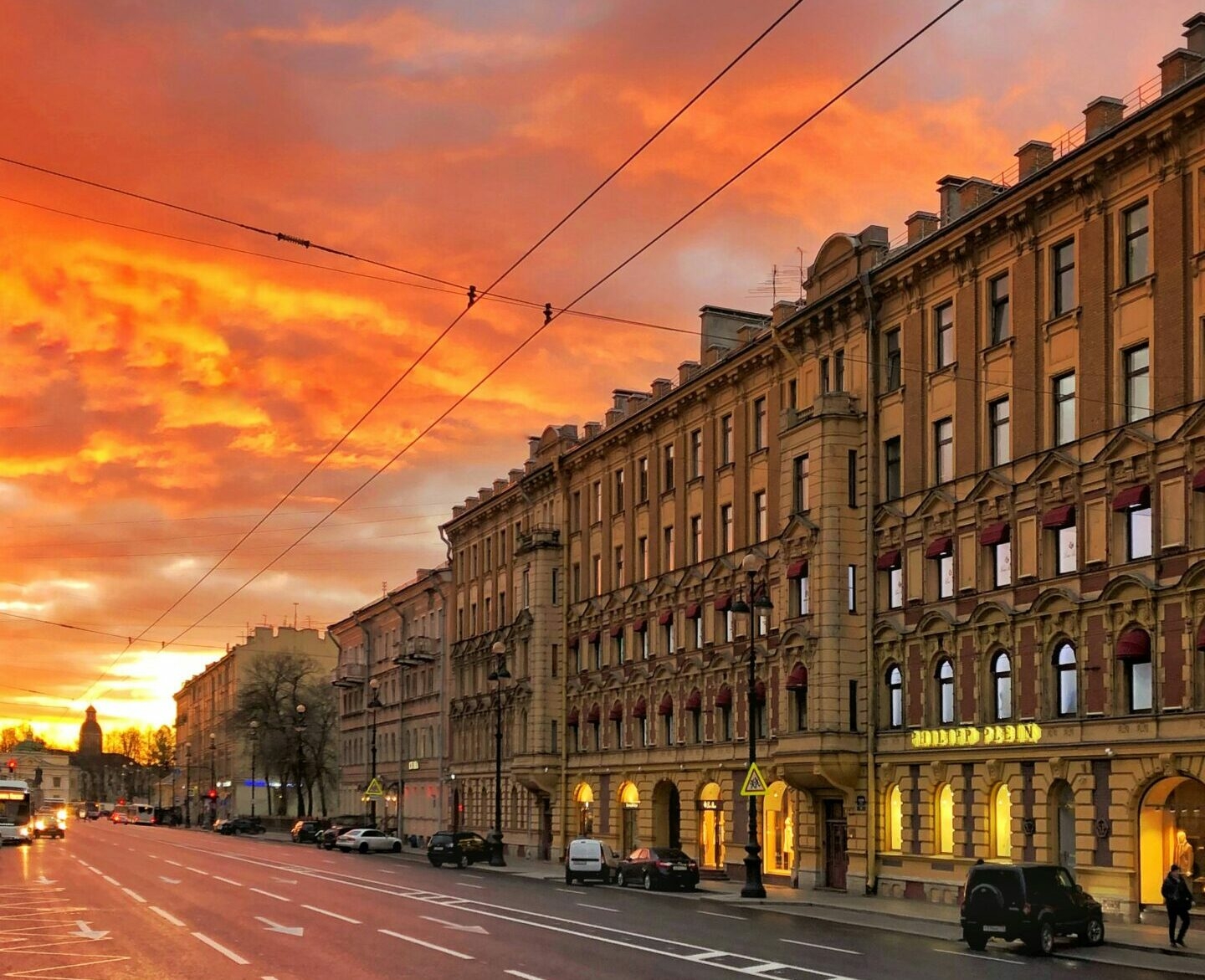 Отдых в Петербурге подешевеет на 11% ко второму месяцу лета
