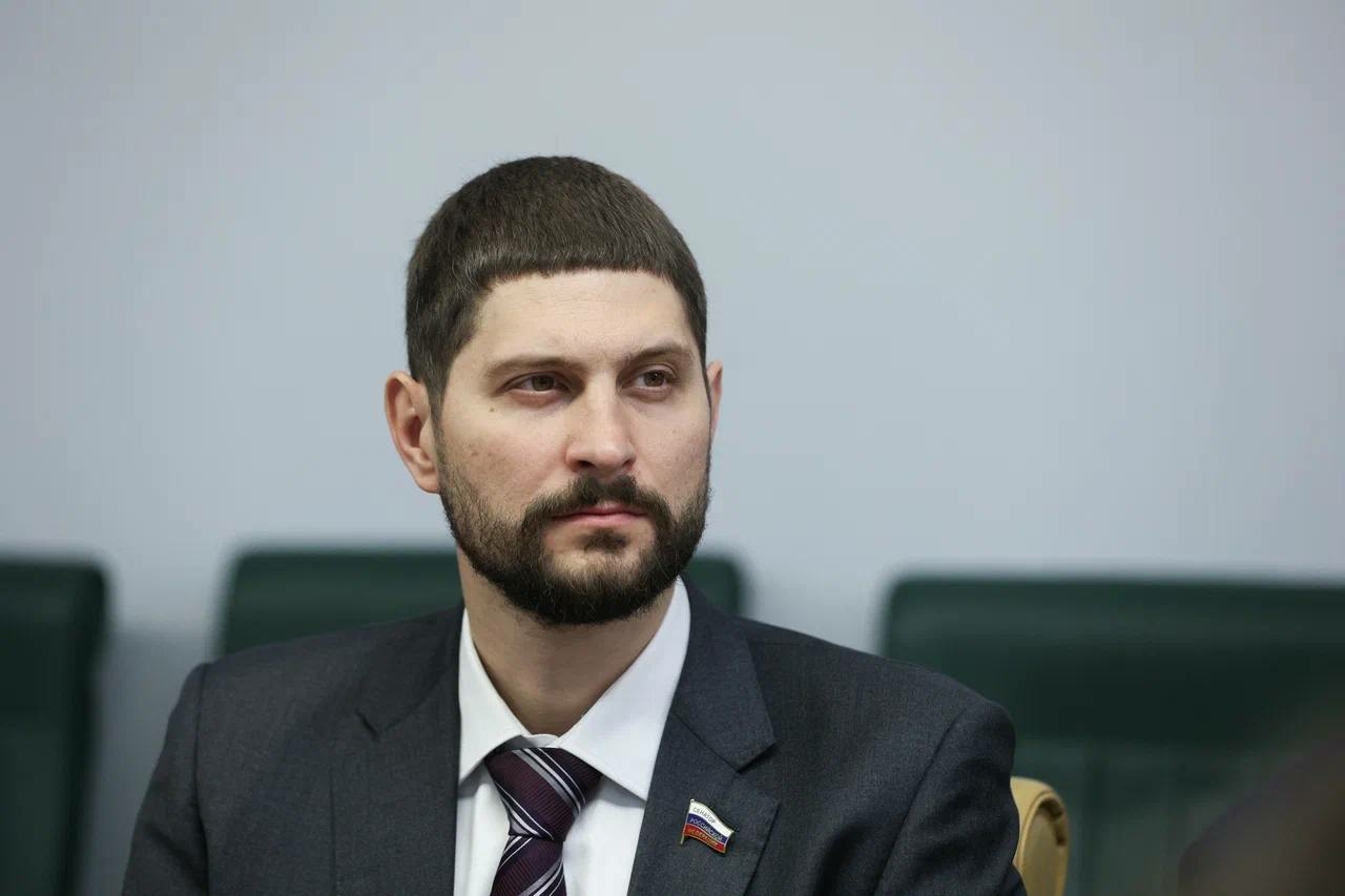 Сенатор Волошин помог с получением вида на жительство бойцу ВС РФ
