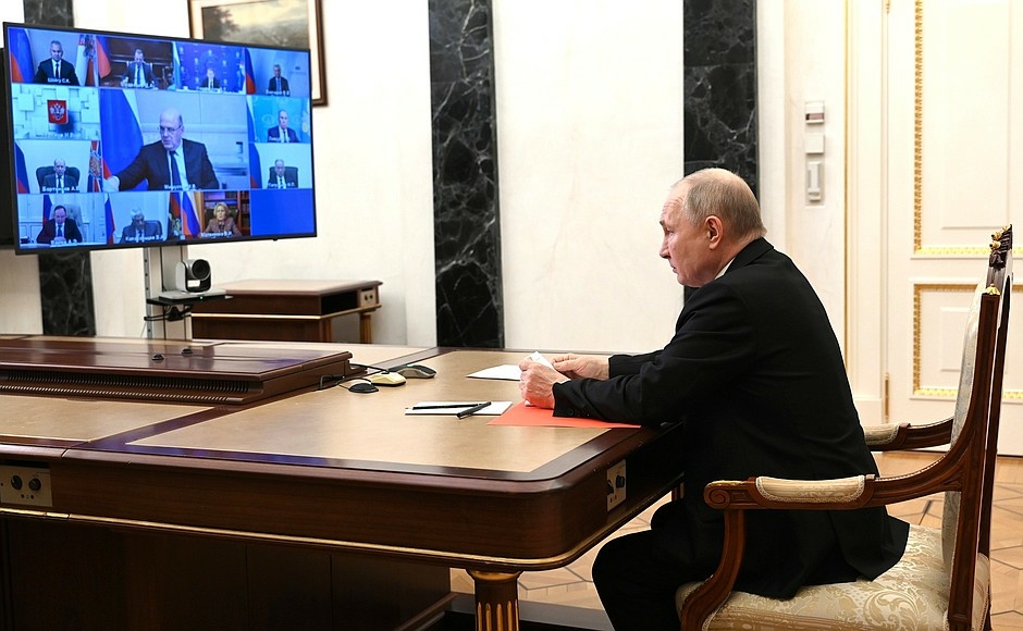 Путин поручил поддержать производство комплектующих для станкостроения