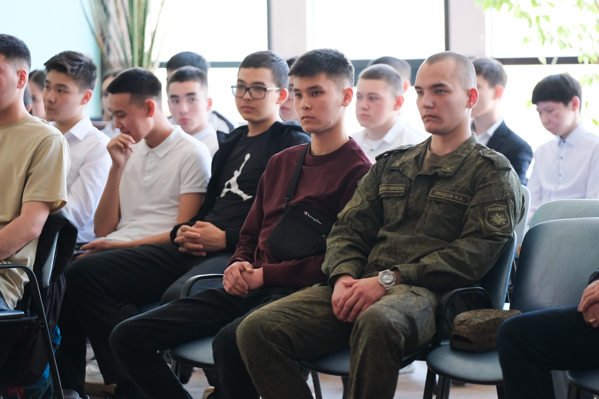 Игорь Мартынов встретился с призывниками в Камызякском районе
