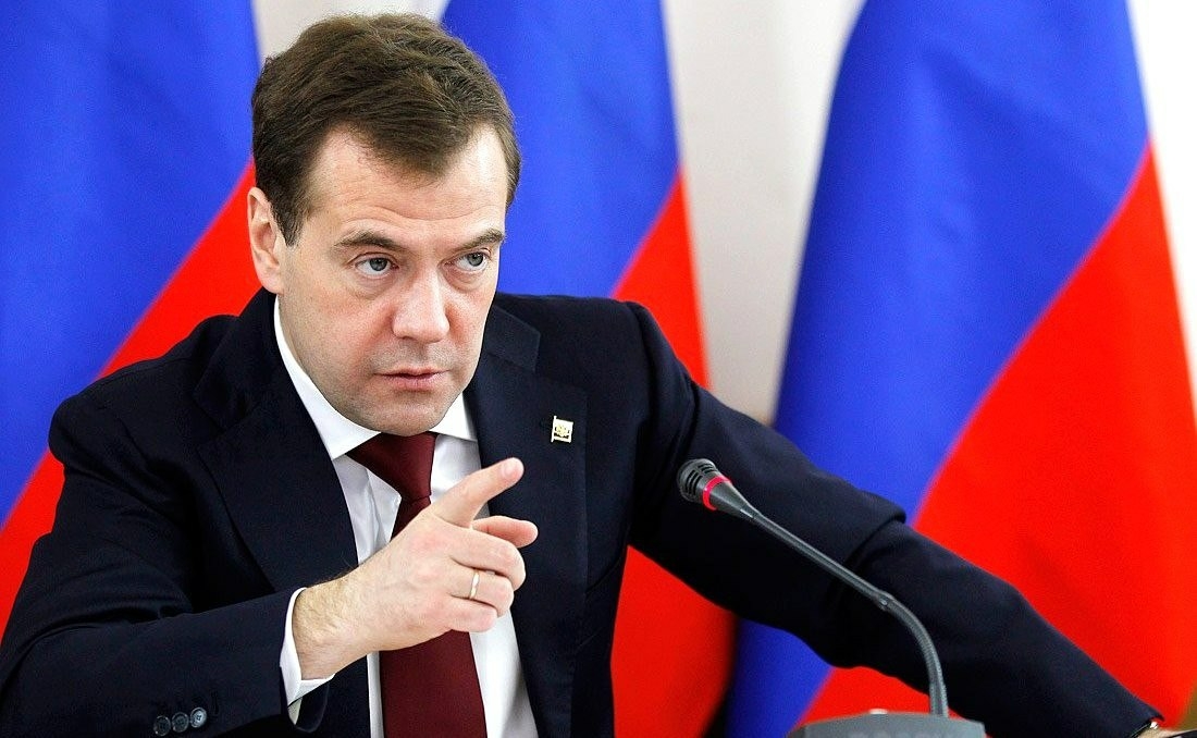 News.de: Медведев разошелся — экс-президент РФ устроил разнос Западу в преддверии 9 Мая
