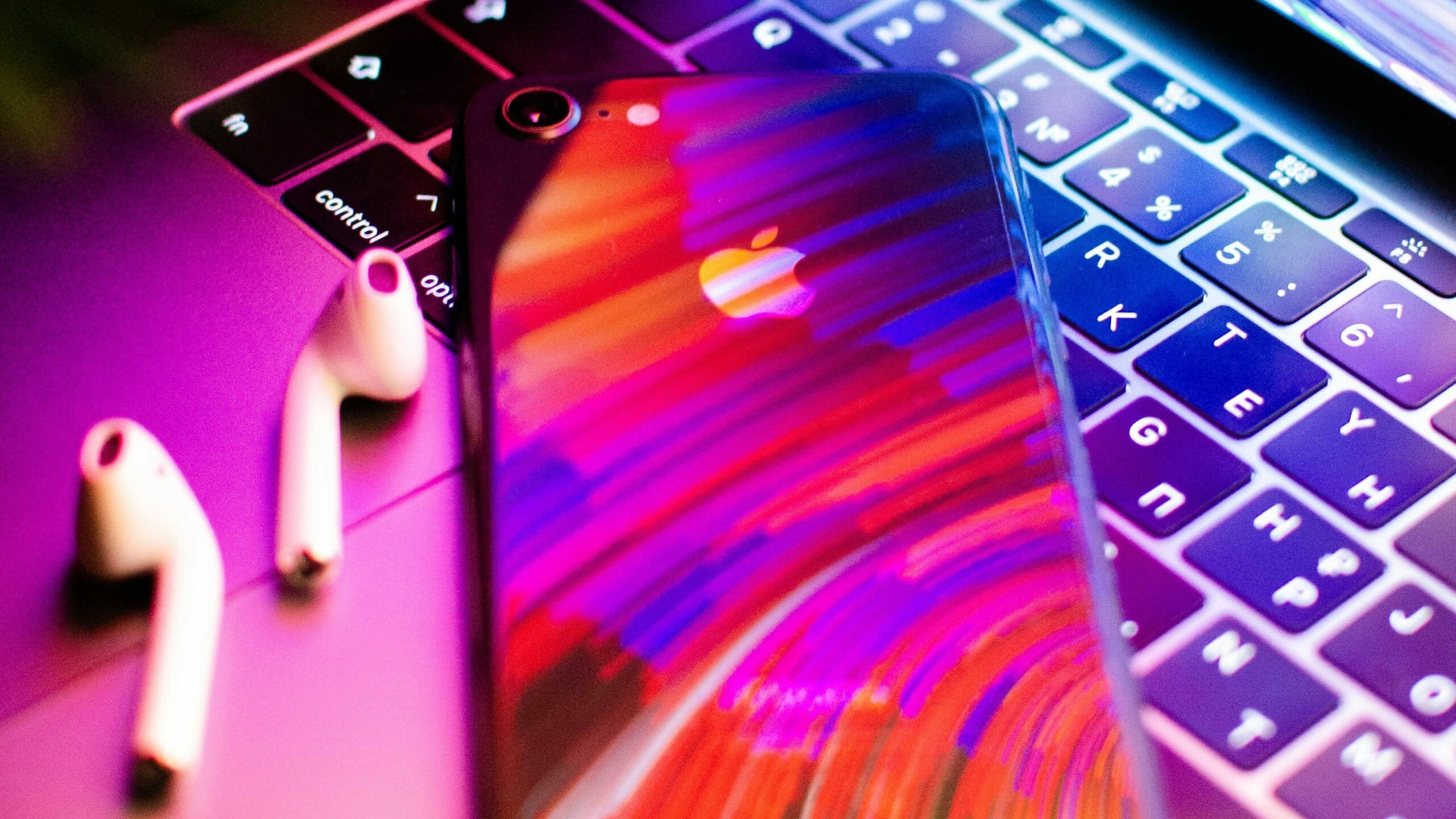 В России предложили запретить параллельный импорт смартфонов и ноутбуков