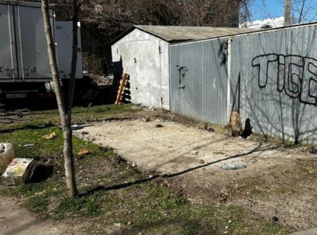 В Кемерове снесут 9 гаражей и металлическую конструкцию в микрорайоне Южный