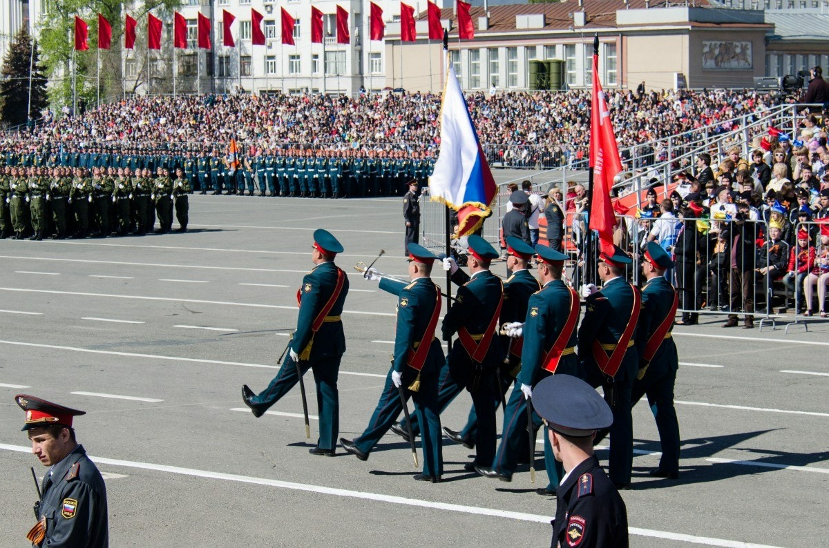 Омская мэрия выбрала подрядчика для украшения города ко Дню Победы