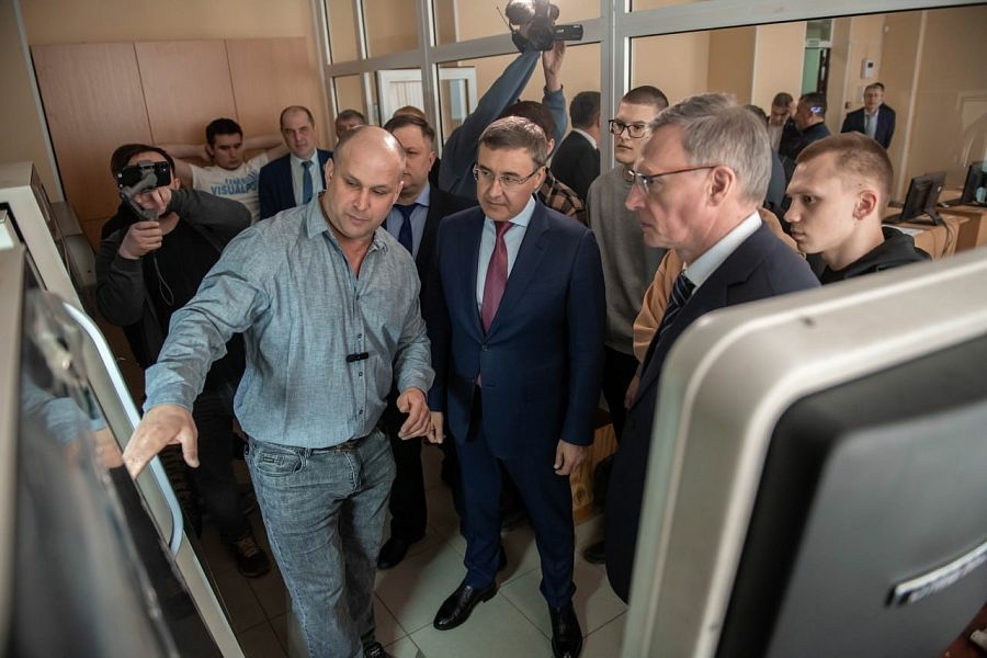 Глава Минобрнауки Валерий Фальков посетил нижнетагильский техникум