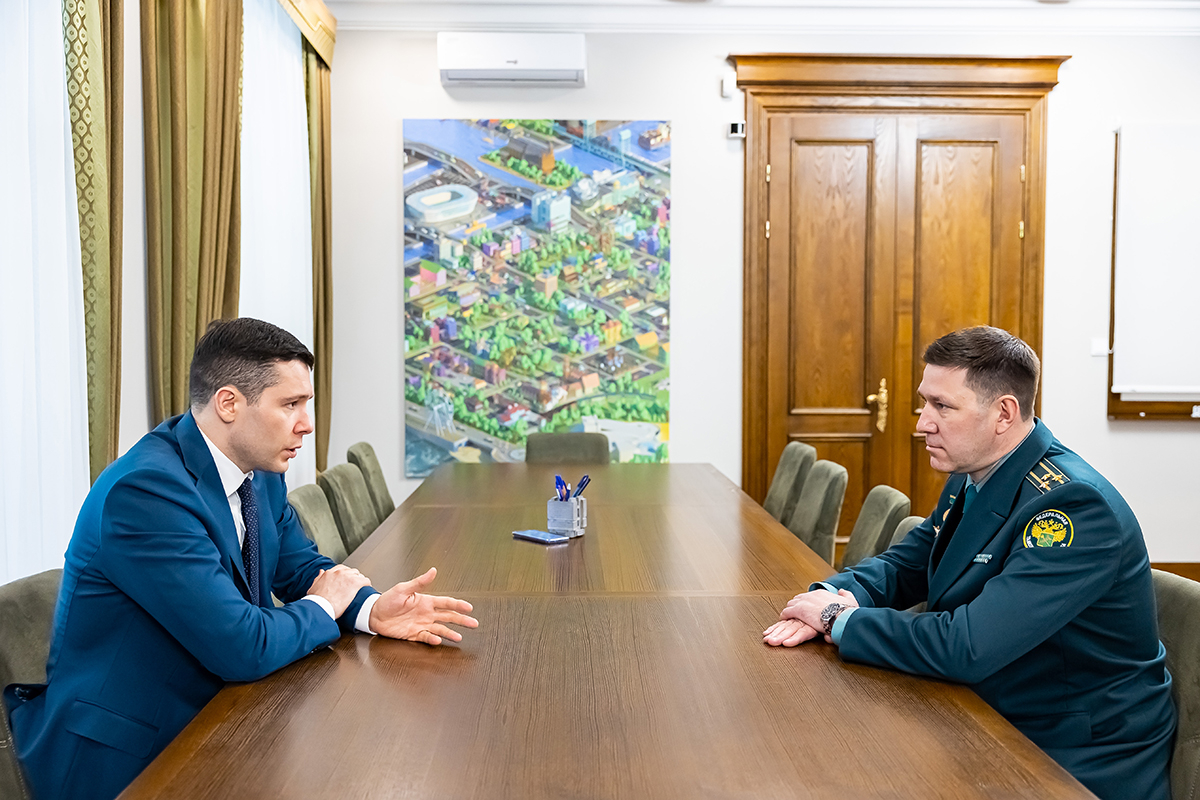 Антон Алиханов провёл встречу с новым начальником таможни Дмитрием Макаровым