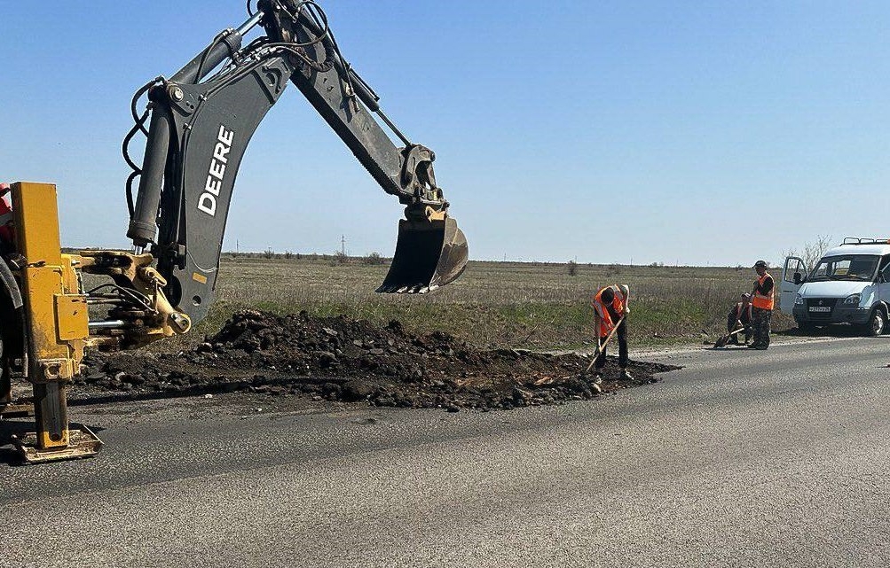 Требование прокуратуры заставило отремонтировать трассу в Астрахани 