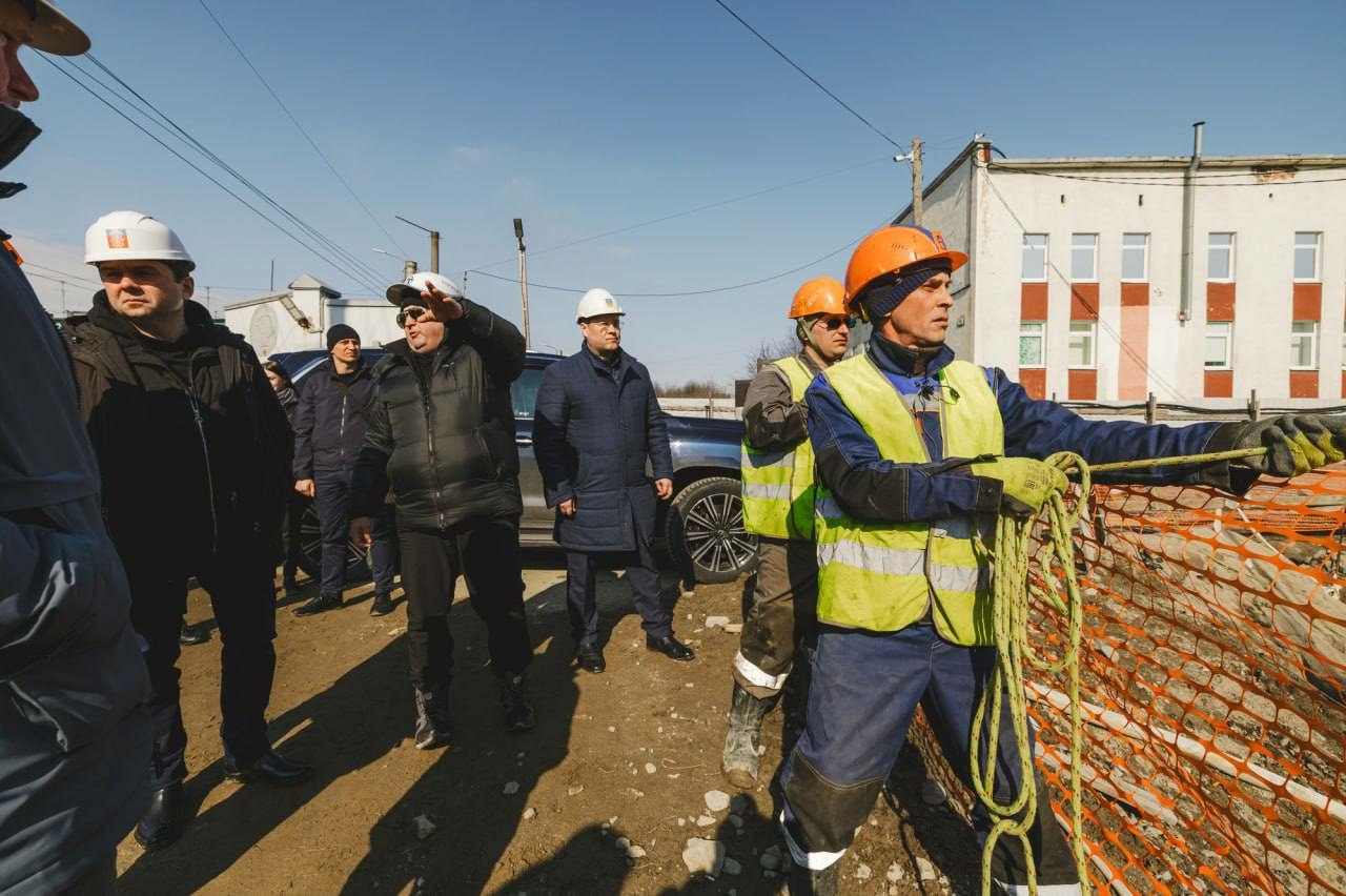 Власти посетили ряд строительных площадок Мурманска