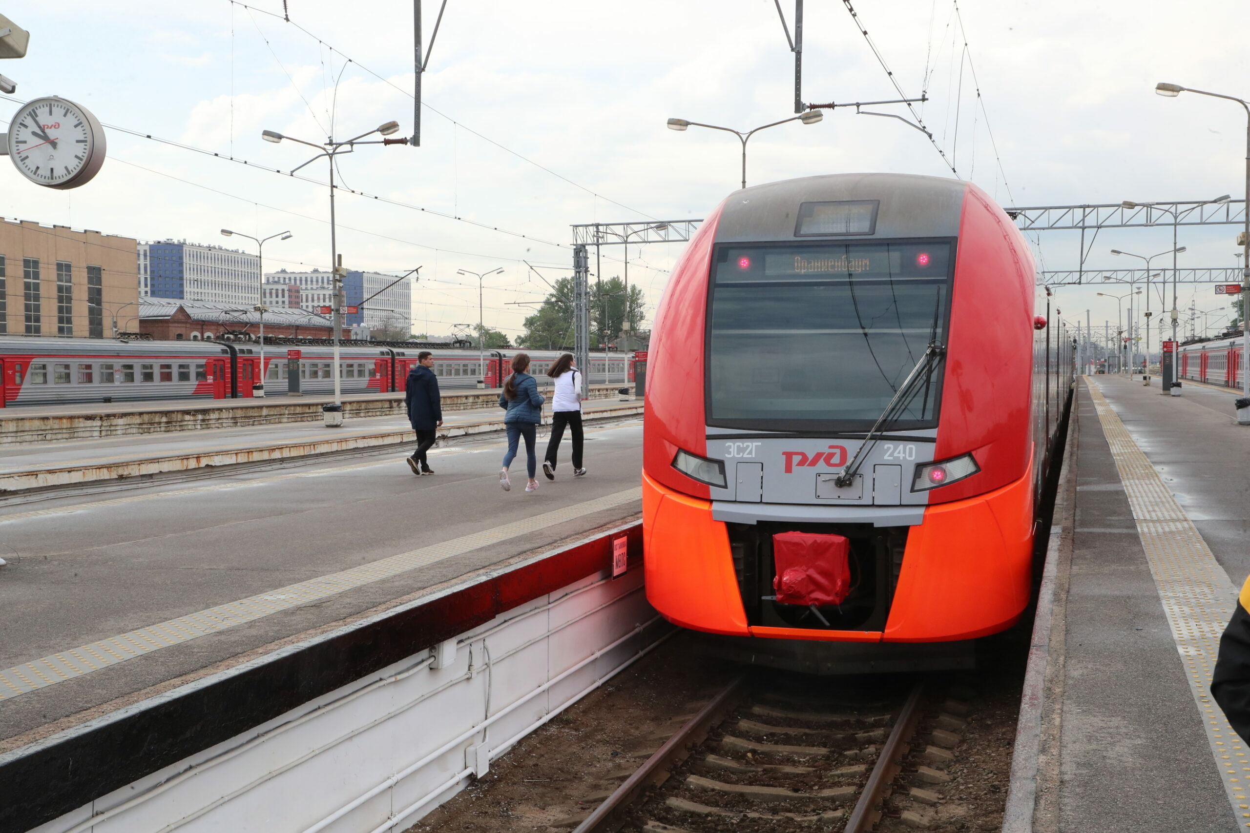 Енокаев рассказал о развитии тактового движения электричек в Петербурге