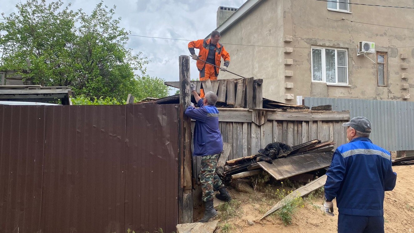 В Астрахани продолжается снос незаконно построенных объектов