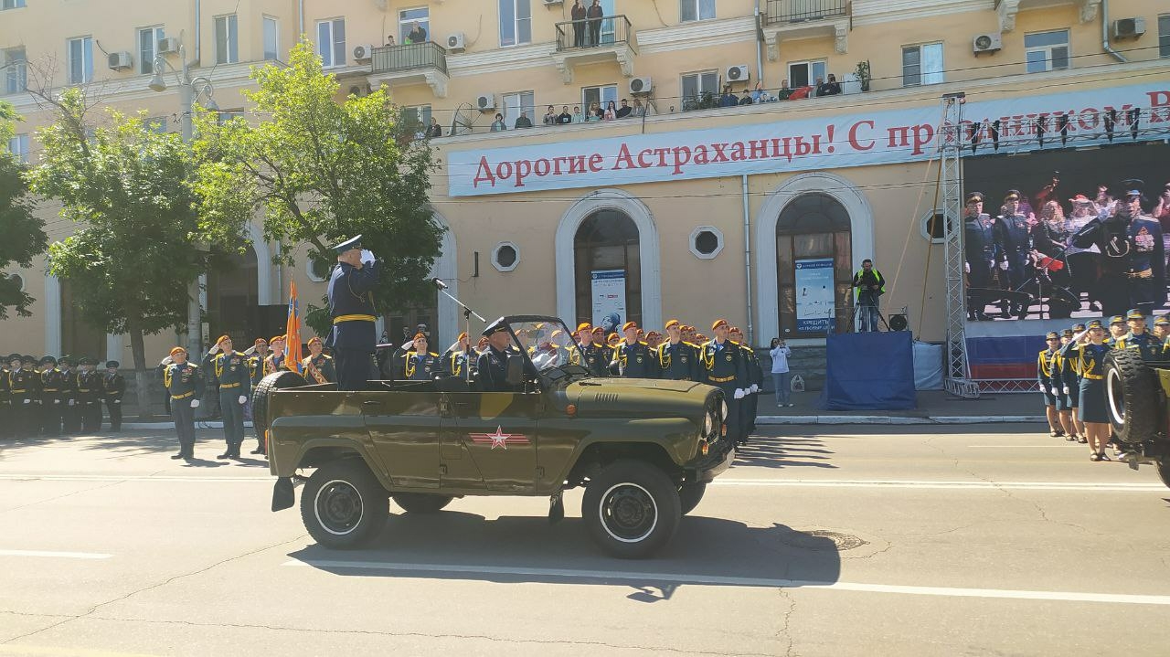 Как в Астрахани прошел парад: кадры с площади Ленина 